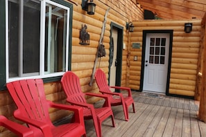 Exterior detail - Alaska Lakeside Cottage (Seward)