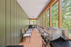 Interior - Peaceful Bryce Cabin + Hot Tub + Fire Pit + Pets - 3 BR + Loft (Mount Jackson)