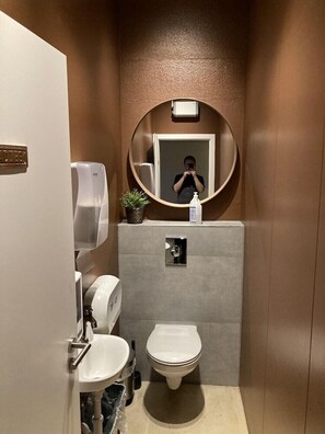 Bathroom - North West Hotel & Restaurant (Hvammstangi)