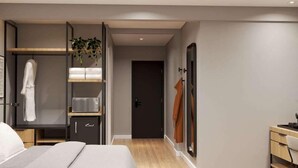 A modern bedroom with a bed, a wardrobe, a mirror, and a door. - Hotel Campo Largo (Campo Largo)