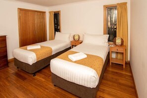 Room - Lake St Clair Lodge (Lake St. Clair)