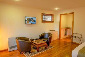 Living area - Lake St Clair Lodge (Lake St. Clair)