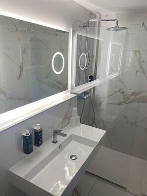 Bathroom - Brit Hotel Le Relais du Ried (Bischwihr)