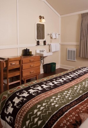 Room - Mammoth Hot Springs (Yellowstone National Park)