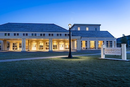 Exterior. Mammoth Hot Springs