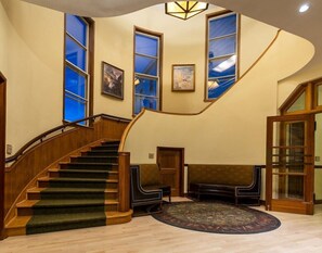 Interior - Mammoth Hot Springs (Yellowstone National Park)