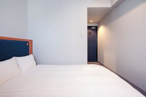 Escriptori, espai de treball apte per a portàtils i cortines opaques 