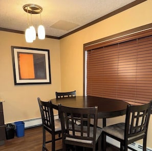 Dining - Super 8 BY Wyndham Wetaskiwin (Wetaskiwin)