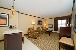 Living area - Super 8 by Wyndham Wetaskiwin (Wetaskiwin)