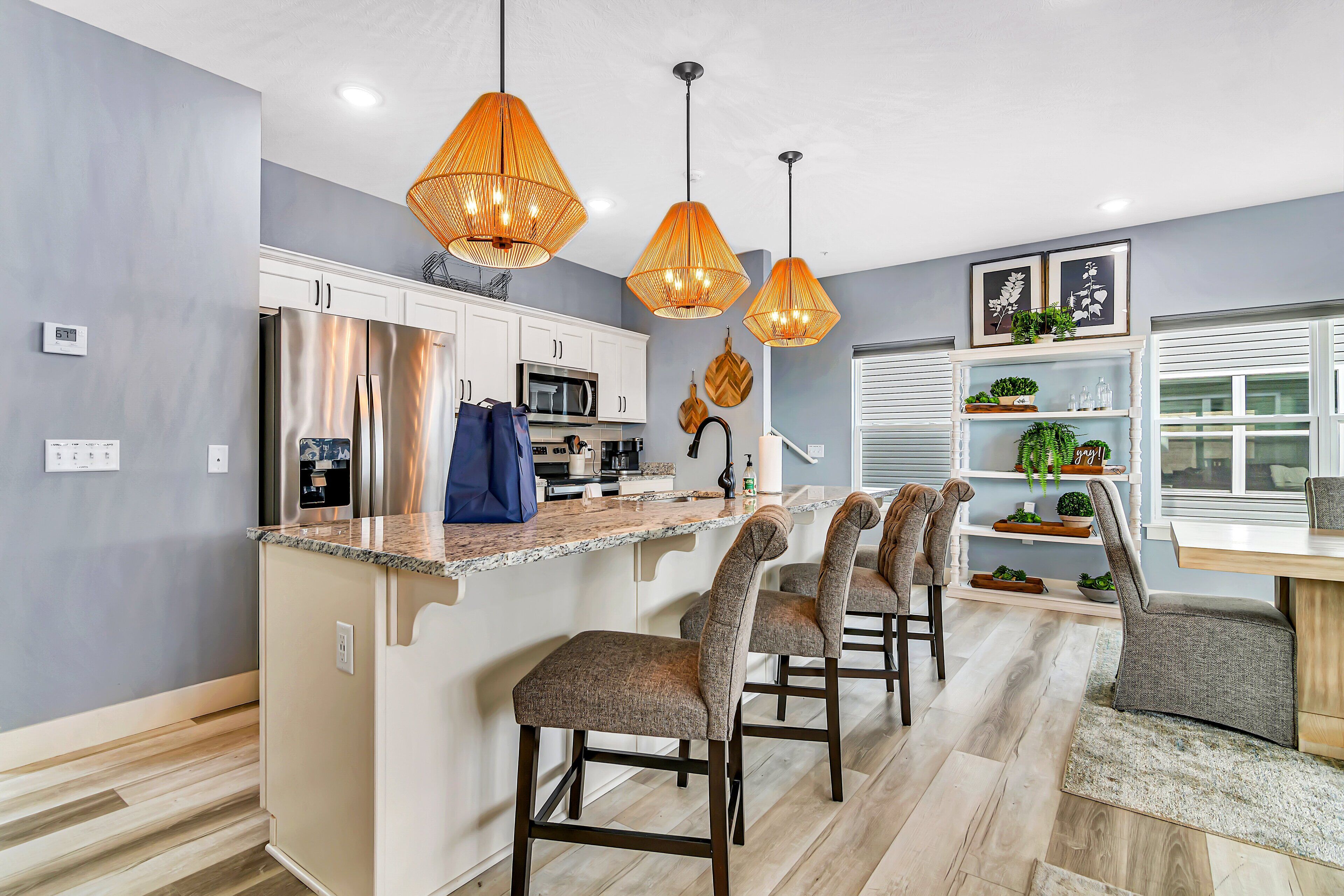 Kjøleskap, mikrobølgeovn, ovn og kokeplater