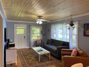 Living area - Crabapple Cottage (Essex)