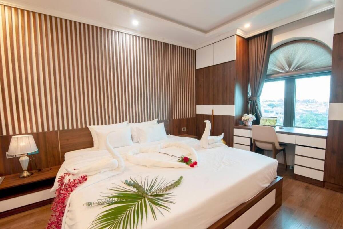 Camera Deluxe con letto matrimoniale o 2 letti singoli | Una scrivania, Wi-Fi gratuito