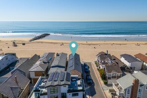 On the beach - Beachfront Living with Patio and Views (Newport Beach)