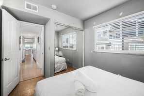 7 bedrooms, iron/ironing board, free WiFi, bed sheets - Oceanfront Home with Stunning Views (Newport Beach)