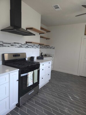 Private kitchen - Twin Nest Duplex (Irving)