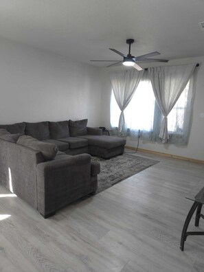 Smart TV - Twin Nest Duplex (Irving)