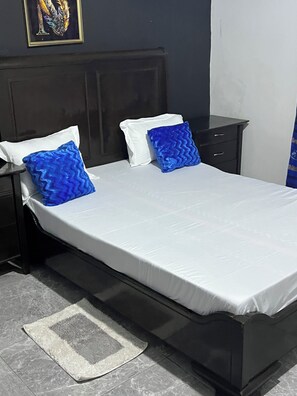 Iron/ironing board, Internet, bed sheets - Hello Sir Madam I pre-rivet my apartment 2 bedrooms living room (Dakar)