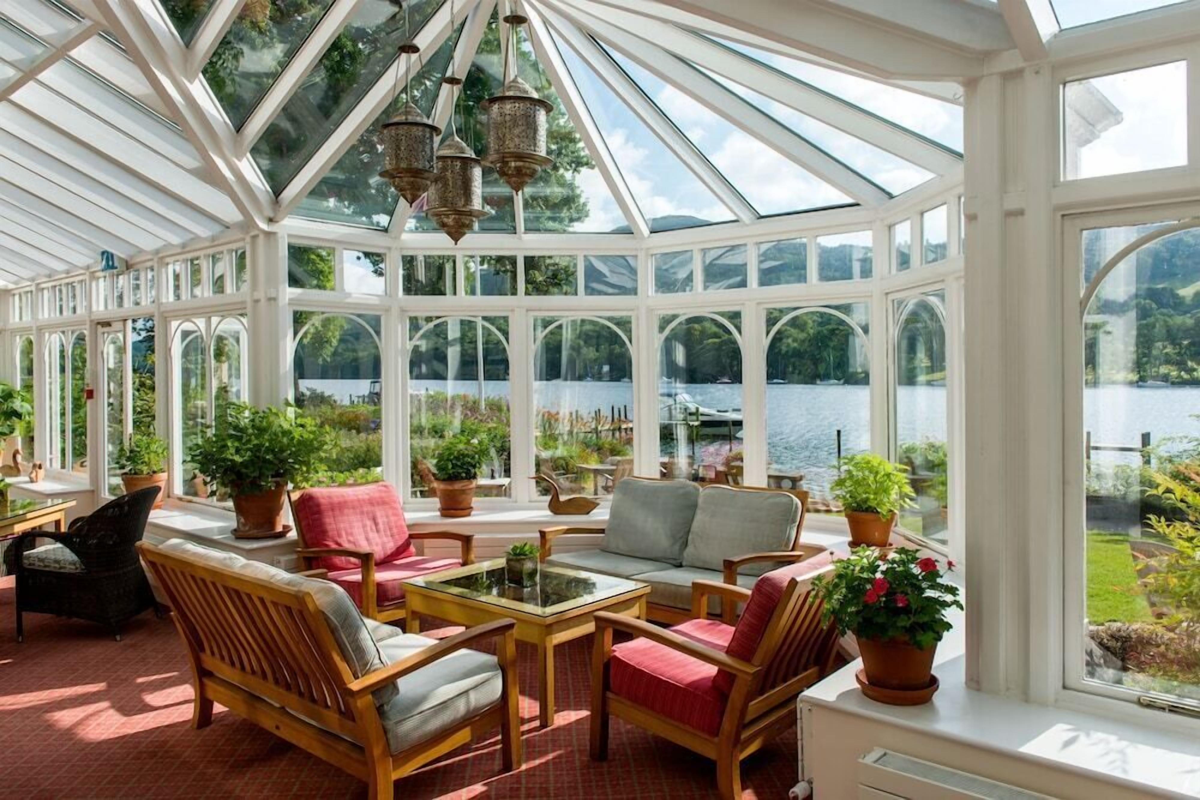 المنشأة من الداخل