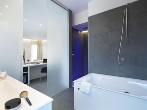 Bathroom - Touring (Verona)