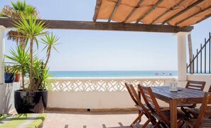 Outdoor dining - Family Friendly 2BDR Unit in Rota - Playa (Rota)