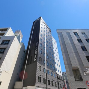 A hotel building with a prominent sign reading 'HOTEL LVMAX' on its facade. - Hotel Livemax Takadanobaba Ekimae (Tokyo)