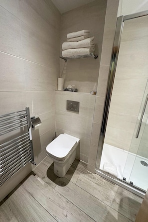 Bathroom - Cabarfeidh Hotel (Stornoway)