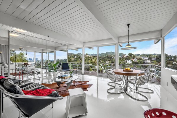 Luokittelematon kuva, 1 kautta 35, painike