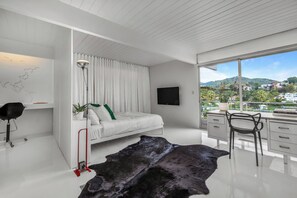 2 bedrooms, desk, iron/ironing board, free WiFi