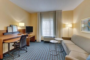 Living area - Fairfield Inn & Suites by Marriott Dunn I-95 (Dunn)
