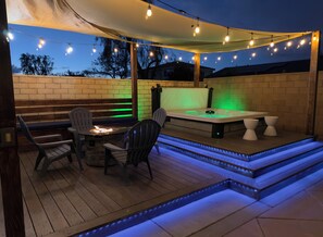 Outdoor spa tub - Luxury Desert Retreat with climatized Pool & Hot Tub Included & Mountain Views. (Coachella)