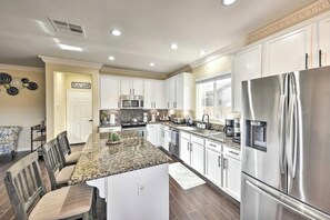 Fridge, microwave, oven, stovetop - Luxury Desert Retreat with climatized Pool & Hot Tub Included & Mountain Views. (Coachella)