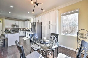Dining - Luxury Desert Retreat with climatized Pool & Hot Tub Included & Mountain Views. (Coachella)