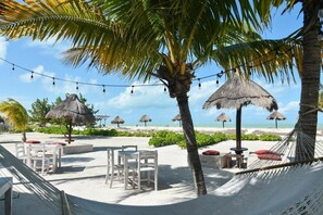 Outdoor dining - Blue Holbox Hotel (Isla Holbox)