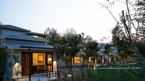 A modern house with a patio area, a dining table, and chairs. - Lebua Corbett (Salt)