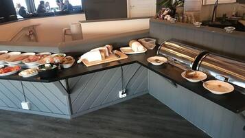 تناول الطعام