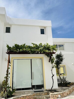 Exterior detail - Arlene Boutique (Santorini)