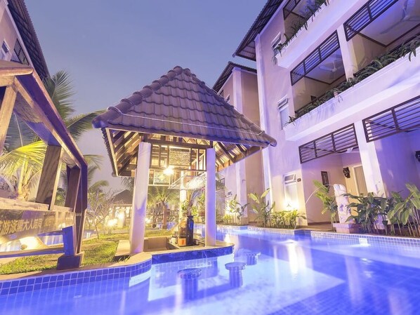 Pool - Bali Hotel (Phnom Penh)