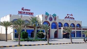 المنشأة من الخارج