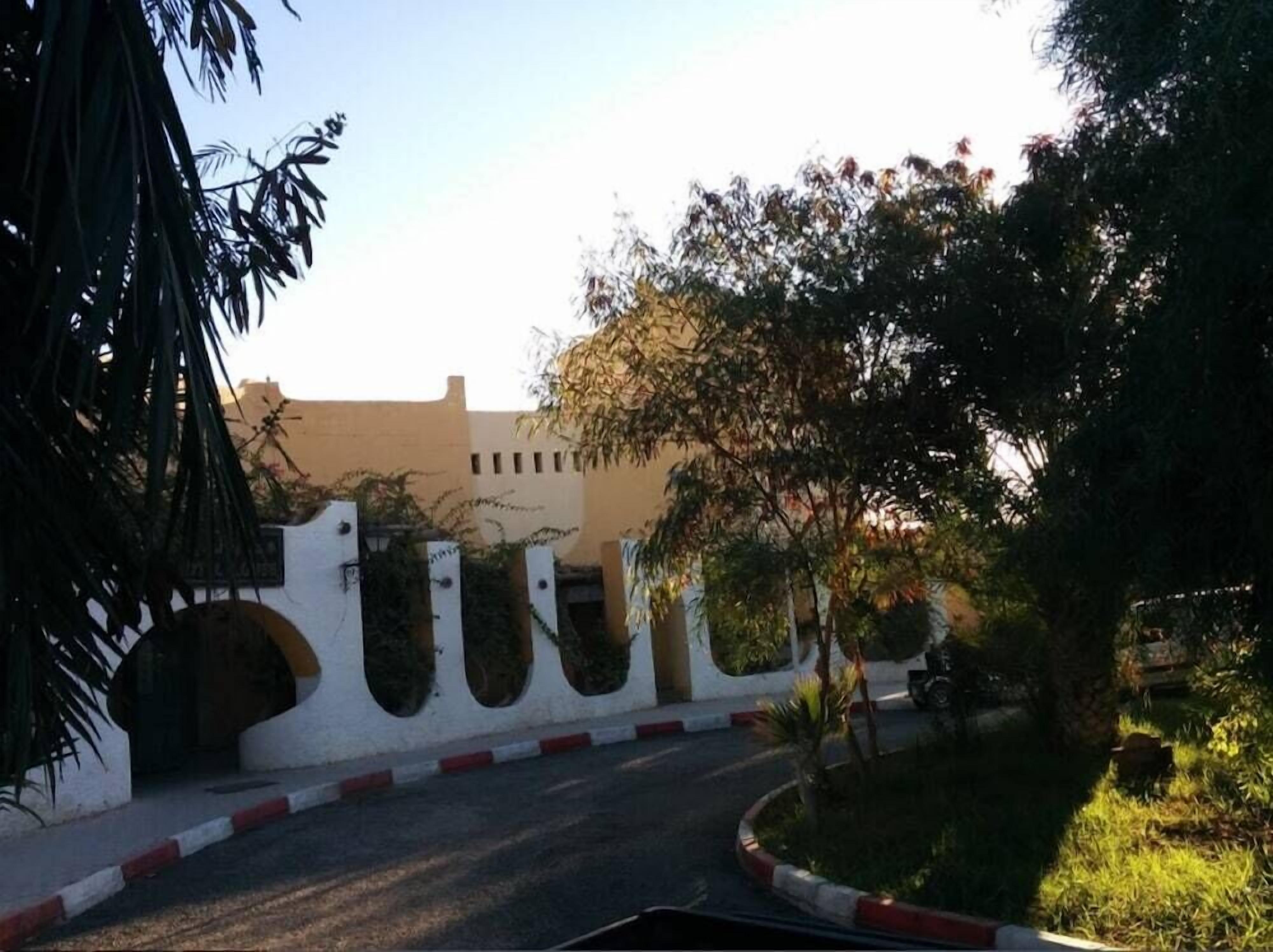 المنطقة المحيطة بالمنشأة