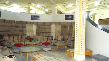 المنشأة من الداخل