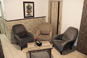 Interior - Balcony Hotel and Suites (Amman)