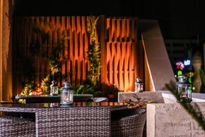 Outdoor dining - Khuttar Furnished Apartments (Amman)