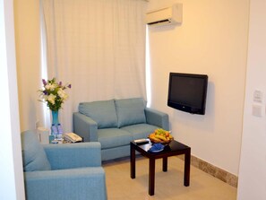 Living area - Khuttar Furnished Apartments (Amman)