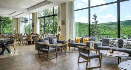 Aurora Resort by One Hotels