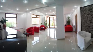 Lobby - Otopeni (Otopeni)