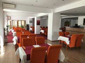 Dining - Otopeni (Otopeni)