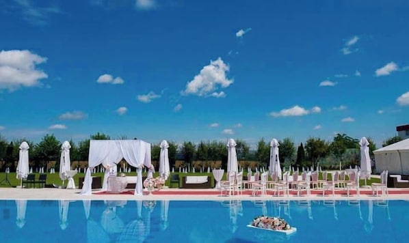 Pool - Dana (Satu Mare)