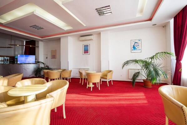 Dining - Dana (Satu Mare)