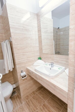 Bathroom - Hotel Mures (Sânmartin)