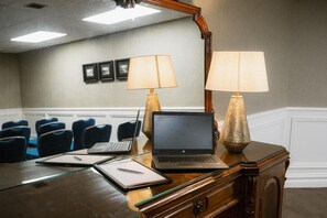 ศูนย์ธุรกิจ